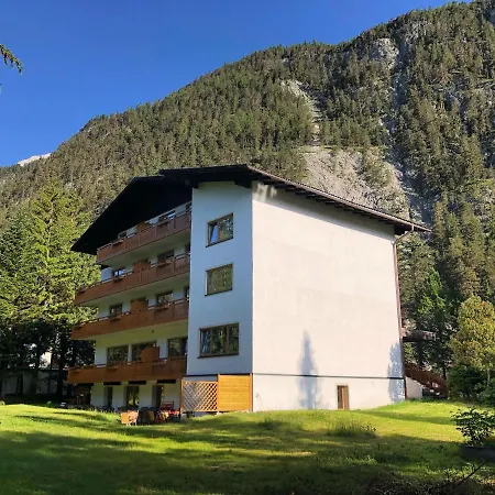 Karwendel-lodge Шарниц